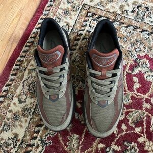 New Balance Men's 990v6 Green and Brick Sneakers